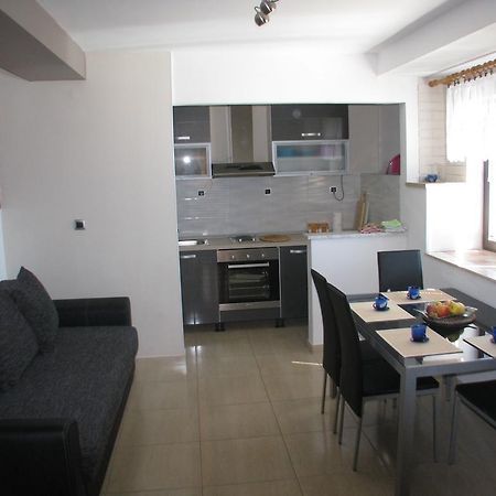 Apartments Miljak โอมิช ภายนอก รูปภาพ