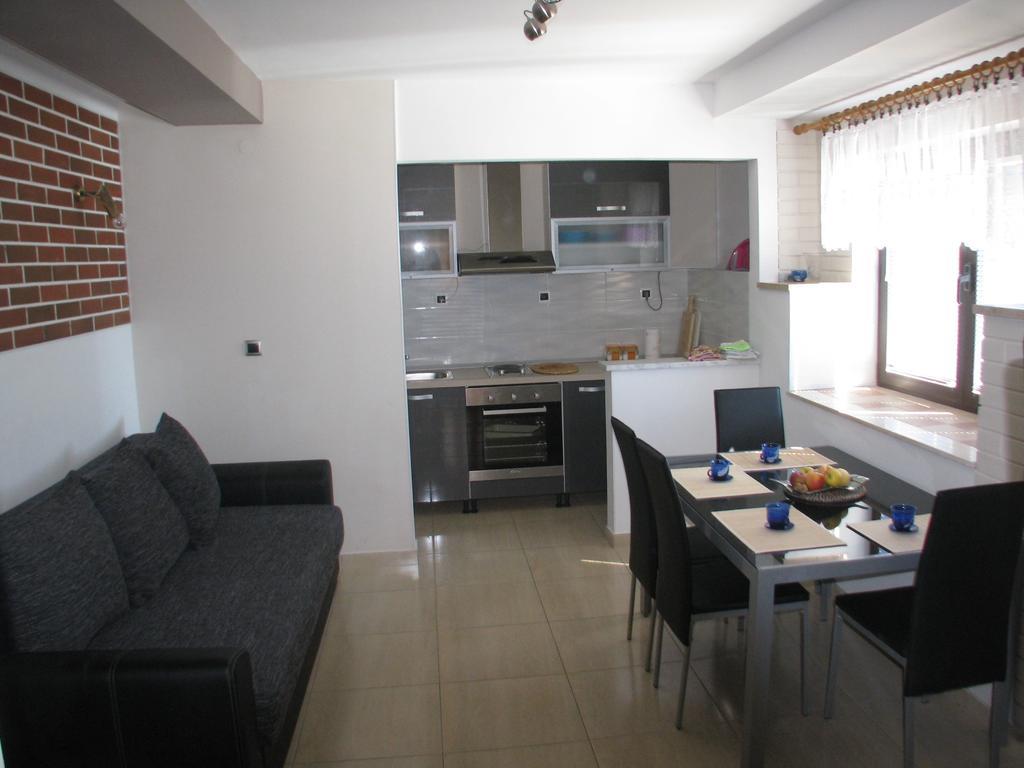 Apartments Miljak โอมิช ภายนอก รูปภาพ